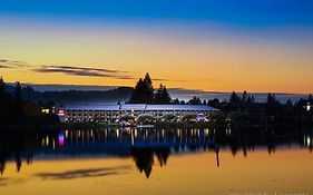 Inn On Long Lake